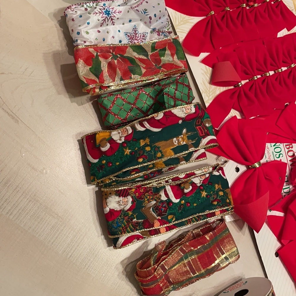 Christmas Bows & Ribbon Lot - Picture 4 of 8